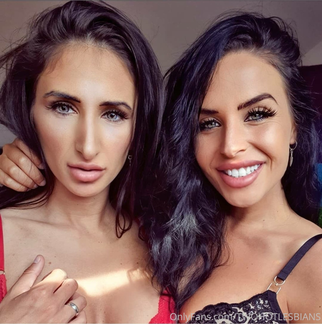 twohotlesbians