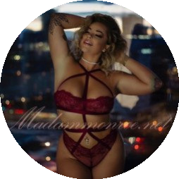 thecurvyqueen01