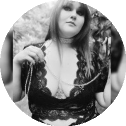curvyweirdgirl