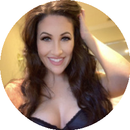 officialamberadams