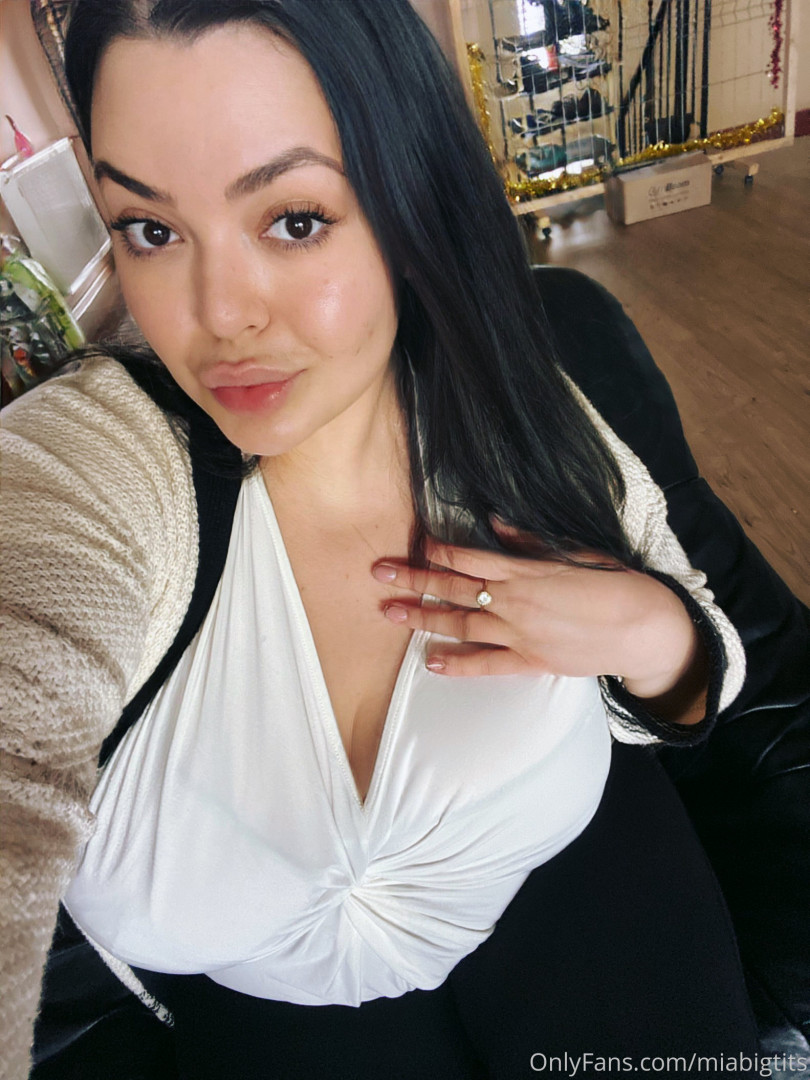 Photo by miabigtits published on October 16,2023 15:49:51 - BestThots