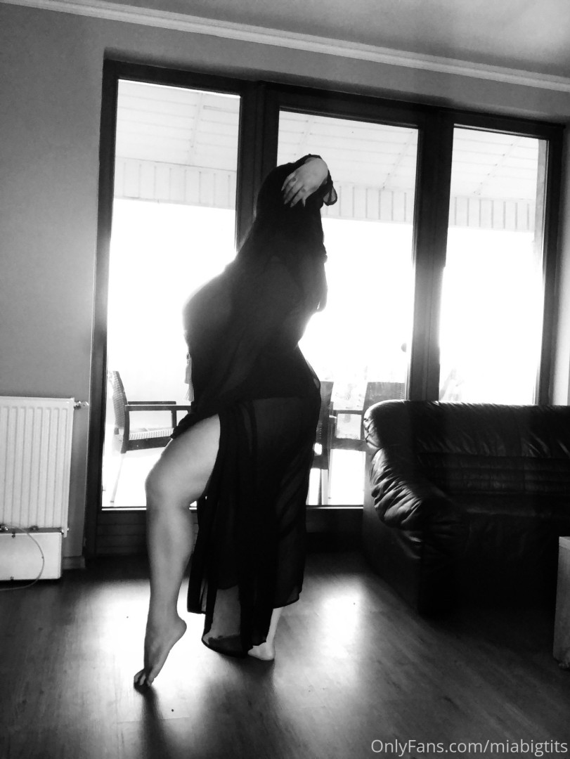 Photo by miabigtits published on October 16,2023 16:07:08 - BestThots