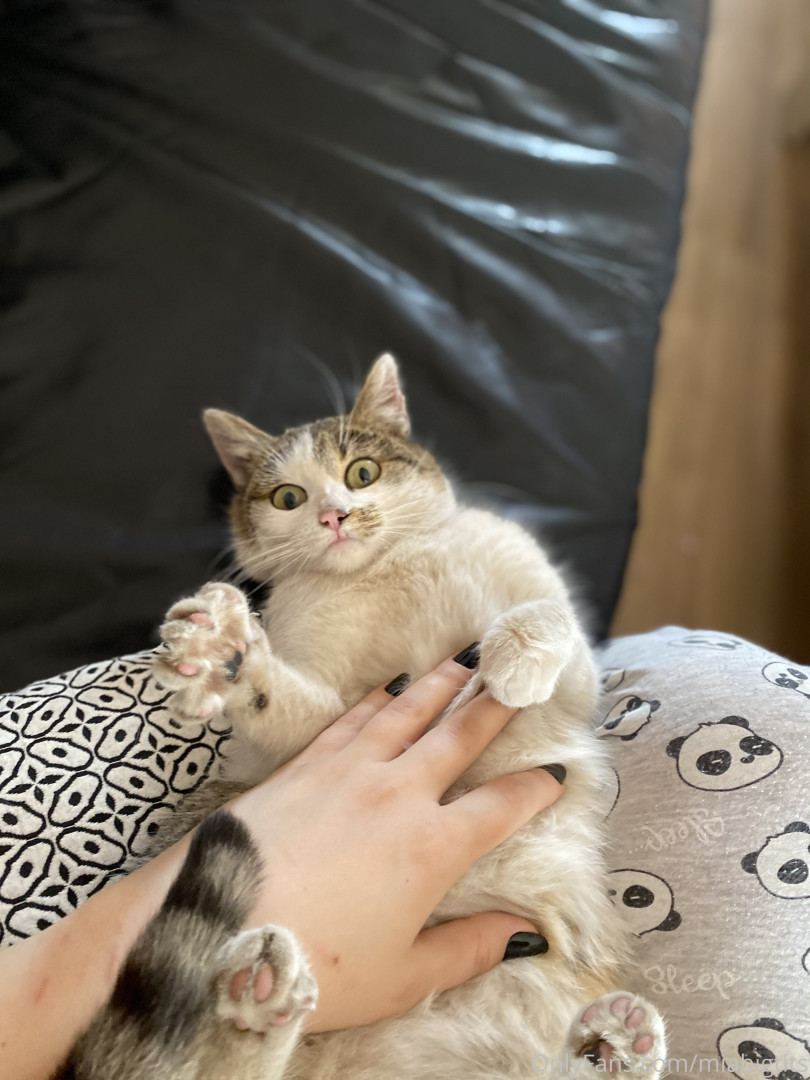 Photo by miabigtits published on October 16,2023 16:52:26 - BestThots