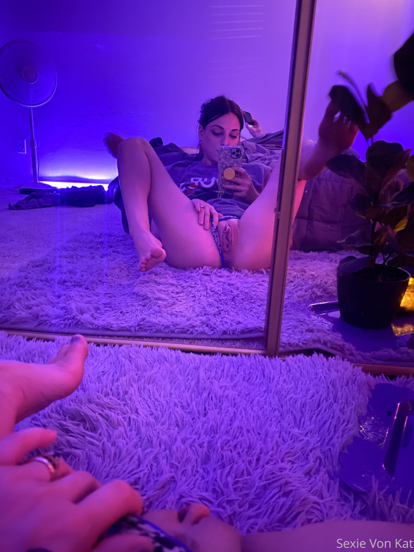 Photo by katvonsexie published on October 15,2023 16:54:04 - BestThots