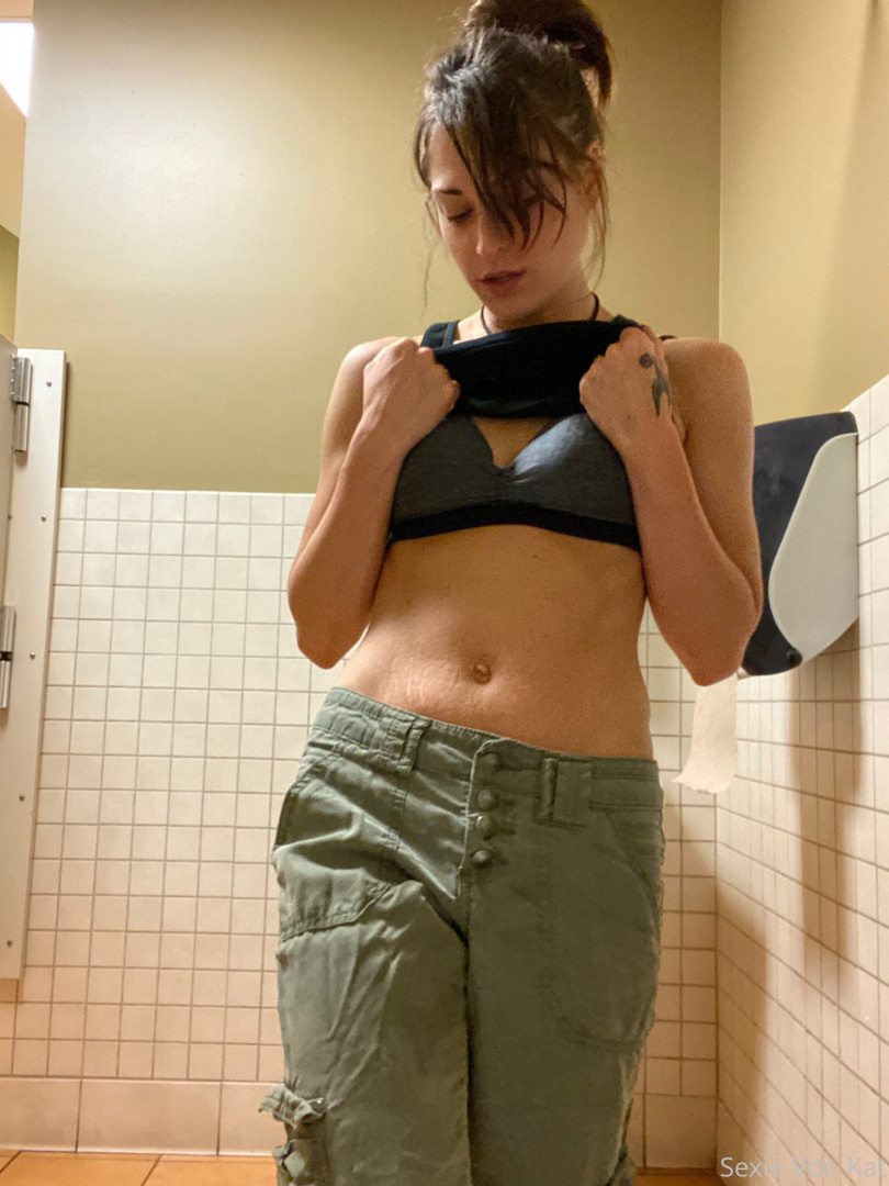 Photo by katvonsexie published on October 15,2023 16:58:25 - BestThots