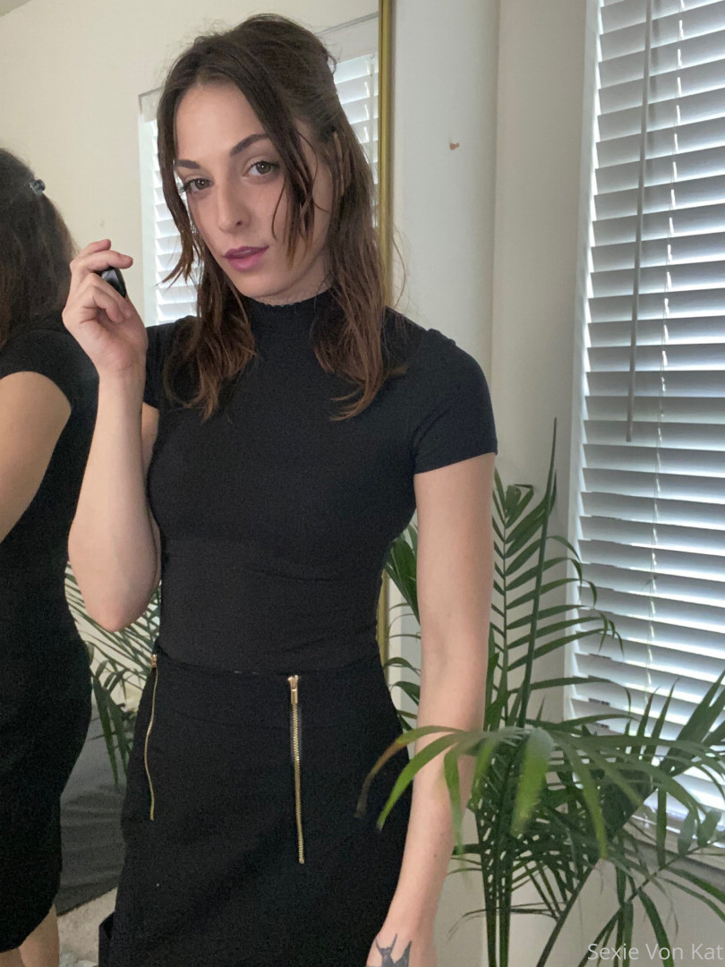 Photo by katvonsexie published on October 15,2023 17:17:54 - BestThots