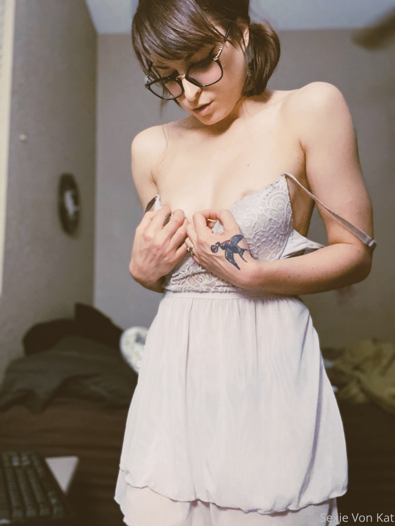 Photo by katvonsexie published on October 15,2023 17:22:49 - BestThots