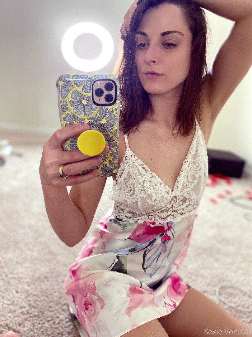 Photo by katvonsexie published on October 15,2023 18:49:38 - BestThots