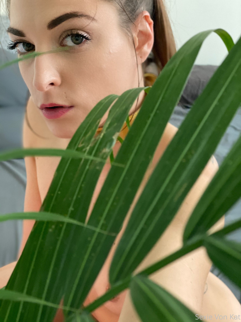 Photo by katvonsexie published on October 15,2023 19:11:48 - BestThots