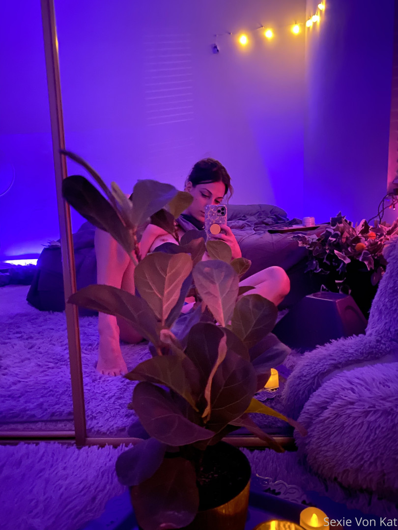Photo by katvonsexie published on October 15,2023 19:18:09 - BestThots