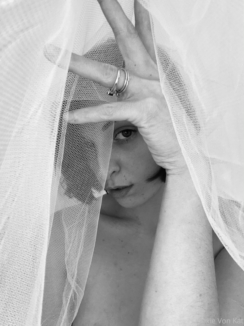 Photo by katvonsexie published on October 15,2023 22:15:54 - BestThots