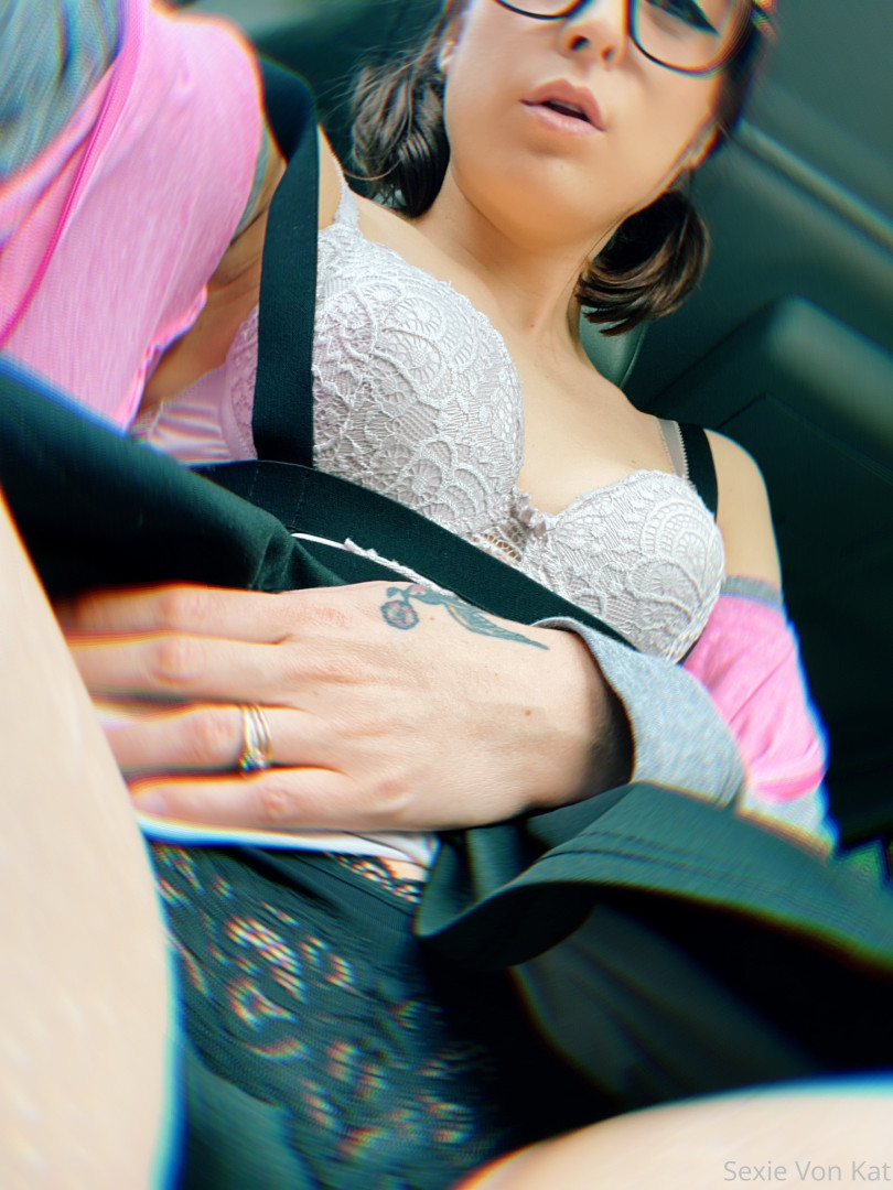 Photo by katvonsexie published on October 15,2023 22:33:04 - BestThots