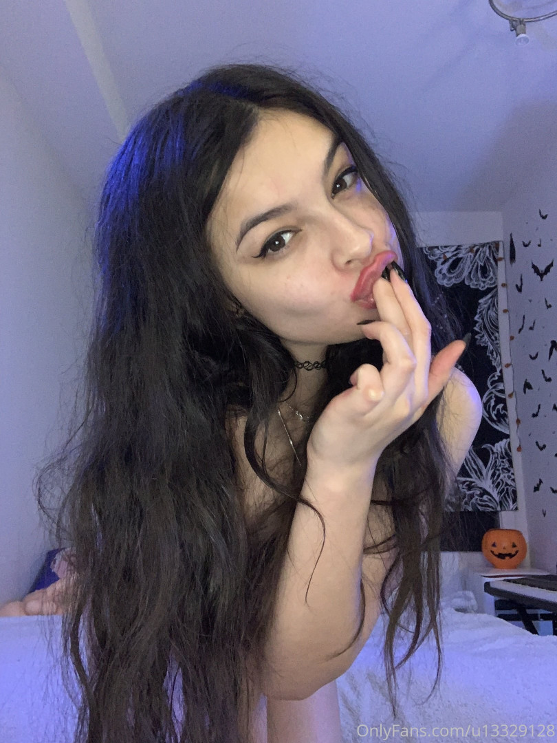 Photo by vantabee published on October 16,2023 22:24:48 - BestThots