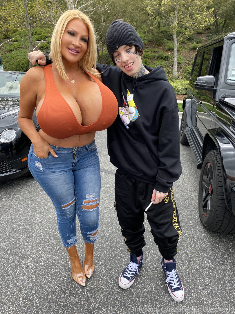 Photo by allegracolesworld published on November 20,2023 20:42:26 - BestThots