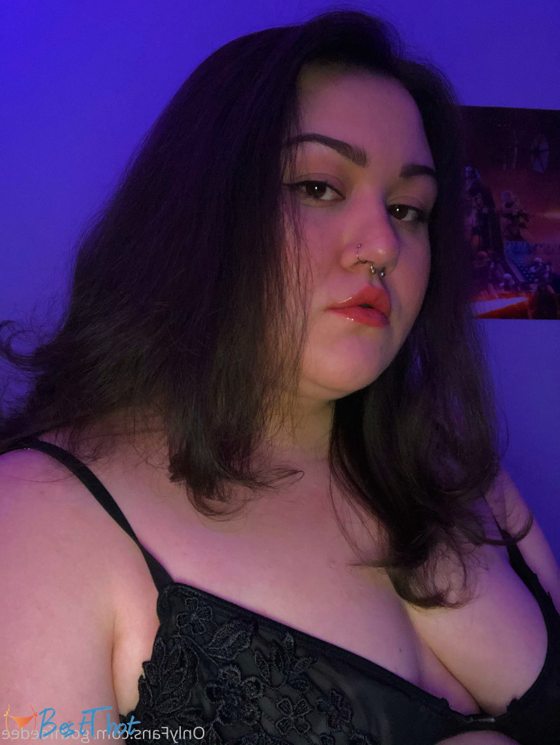 Photo by gothfeedee published on December 27,2024 20:18:03 - BestThots