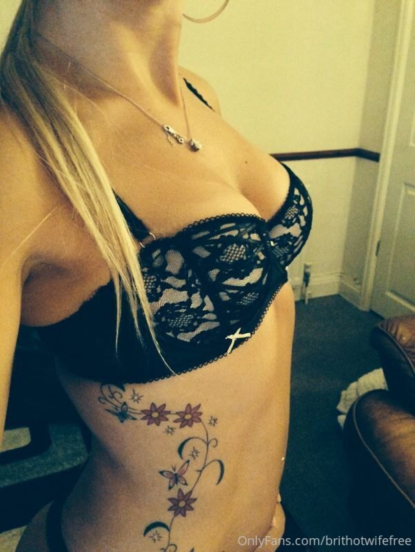 Photo by ukhotwifecouple published on October 15,2023 23:12:08 - BestThots