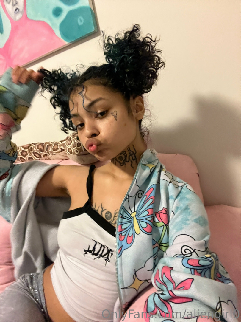Photo by aliengirl0 published on June 24,2023 08:30:27 - BestThots