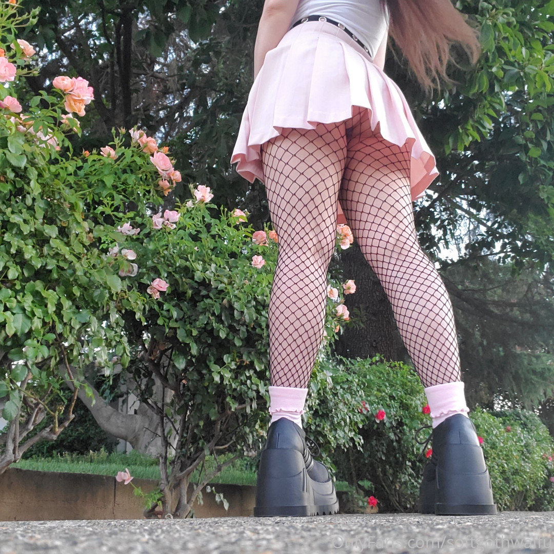 Photo by softgothwaifu published on May 17,2023 20:17:00 - BestThots