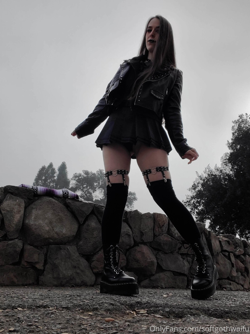 Photo by softgothwaifu published on May 17,2023 20:17:20 - BestThots