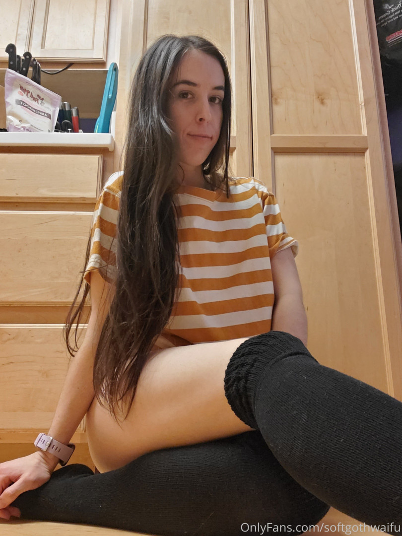 Photo by softgothwaifu published on May 17,2023 20:17:32 - BestThots