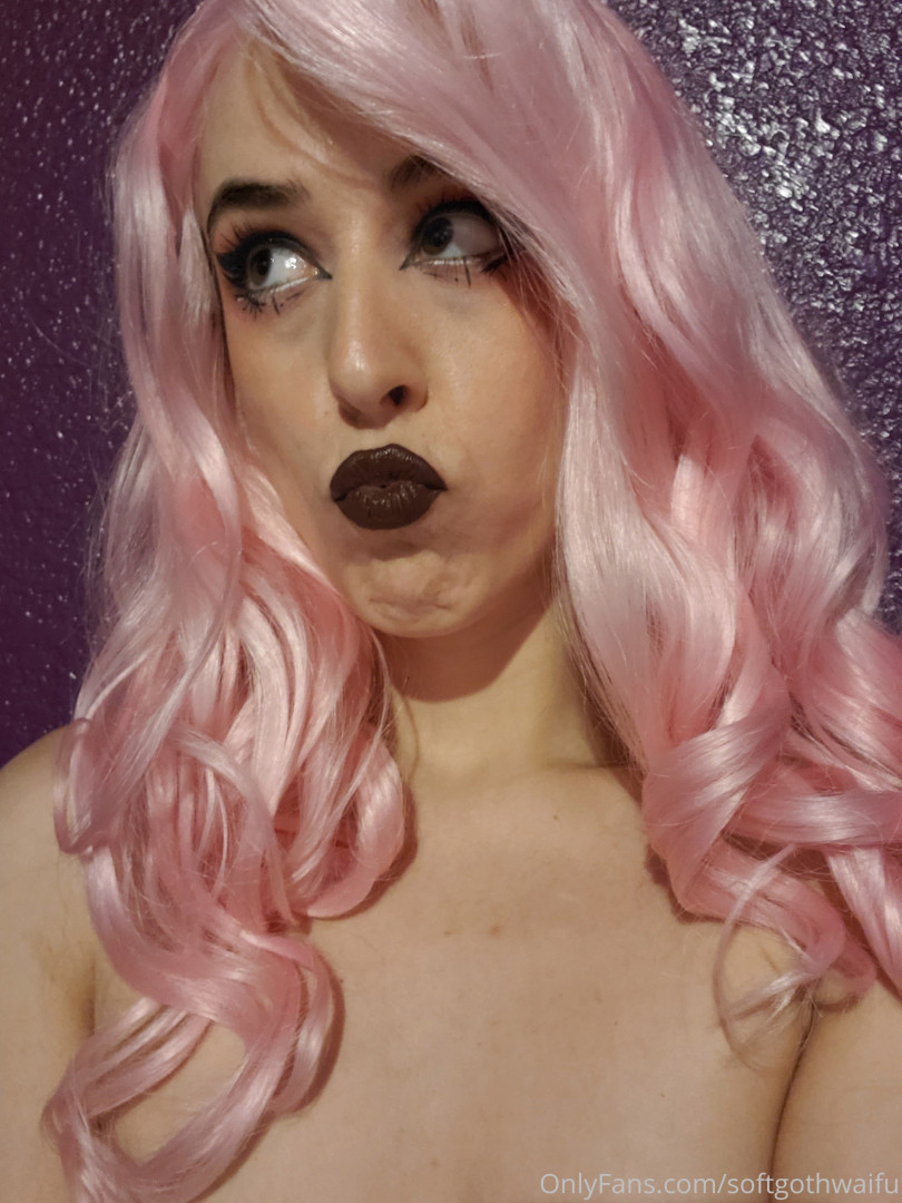 Photo by softgothwaifu published on May 17,2023 20:18:30 - BestThots