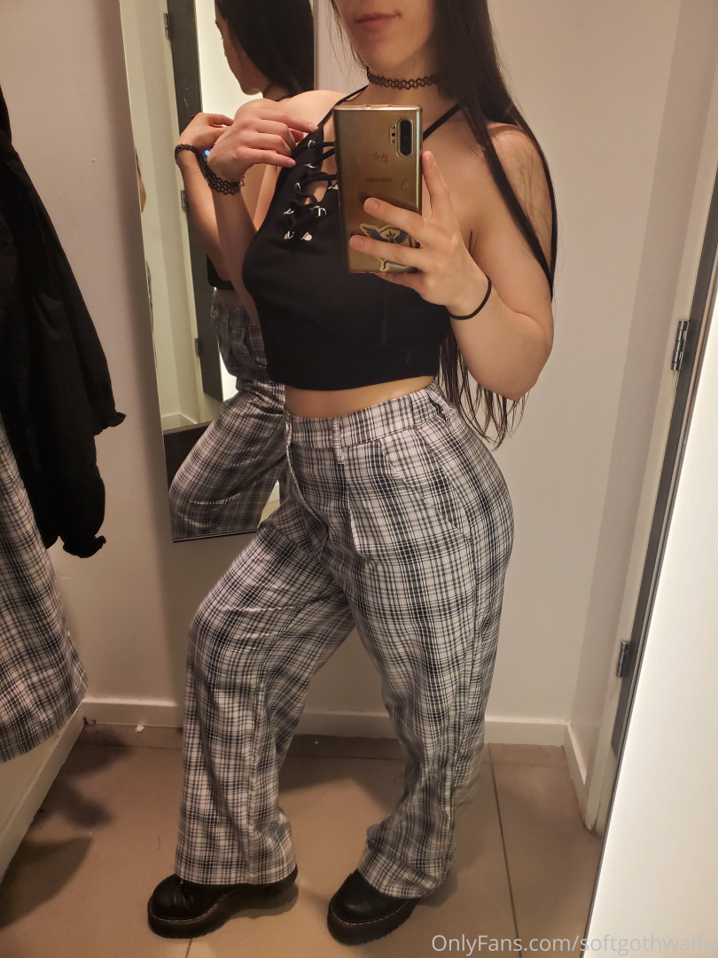 Photo by softgothwaifu published on May 17,2023 20:18:37 - BestThots