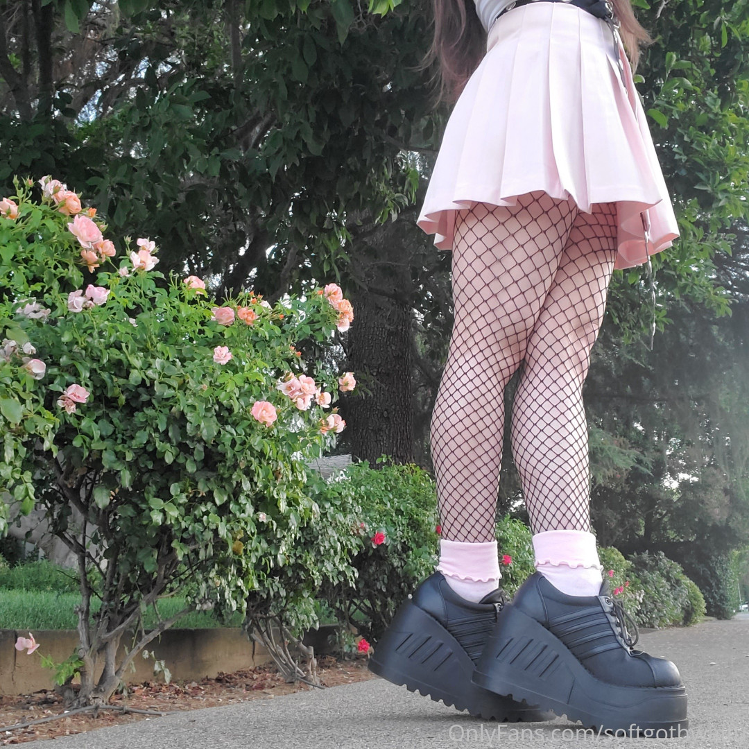 Photo by softgothwaifu published on May 17,2023 20:18:48 - BestThots