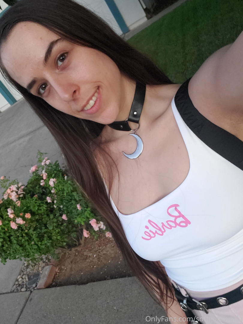 Photo by softgothwaifu published on May 17,2023 20:19:59 - BestThots