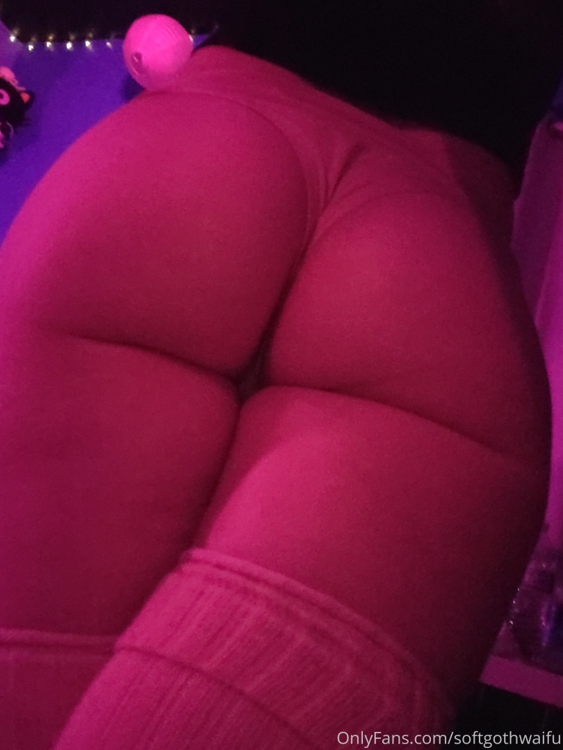 Photo by softgothwaifu published on May 17,2023 20:20:11 - BestThots
