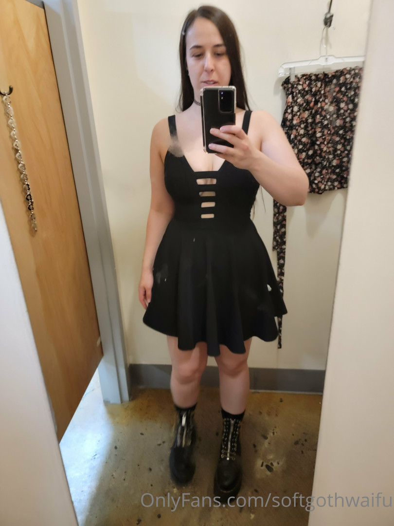 Photo by softgothwaifu published on May 17,2023 20:20:17 - BestThots