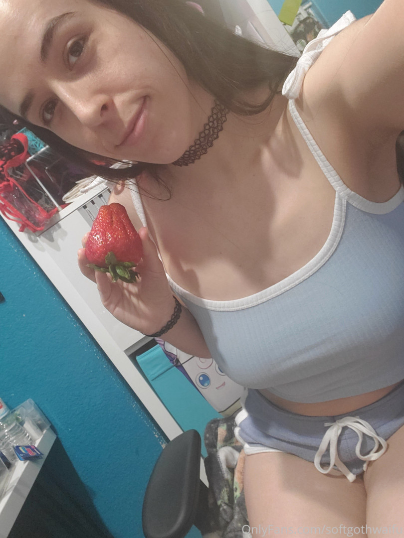 Photo by softgothwaifu published on May 17,2023 20:21:23 - BestThots