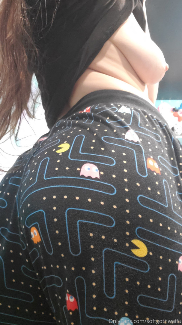 Photo by softgothwaifu published on May 17,2023 20:21:37 - BestThots