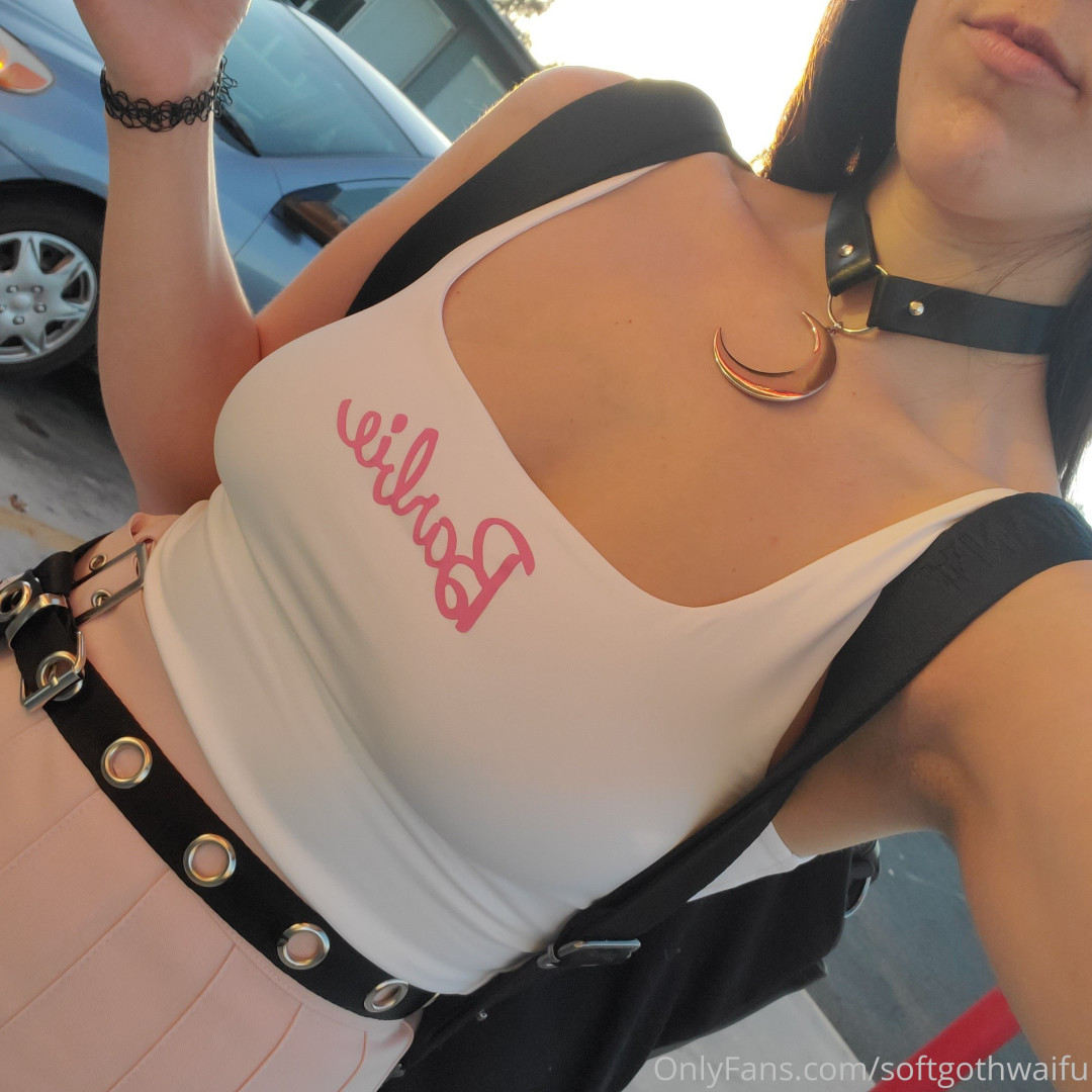 Photo by softgothwaifu published on May 17,2023 20:22:31 - BestThots