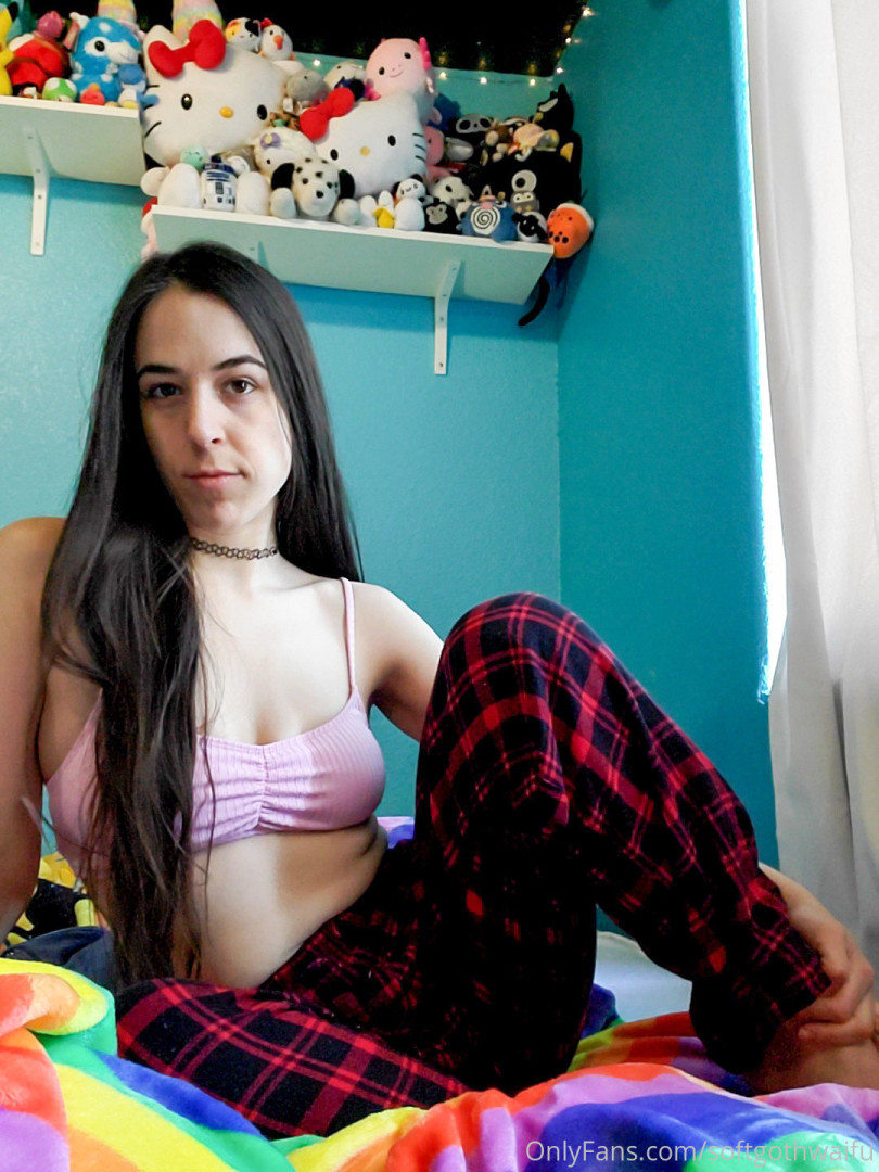 Photo by softgothwaifu published on May 17,2023 20:23:40 - BestThots