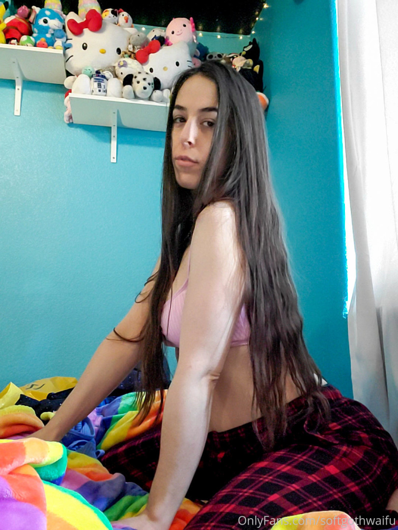 Photo by softgothwaifu published on May 17,2023 20:23:41 - BestThots