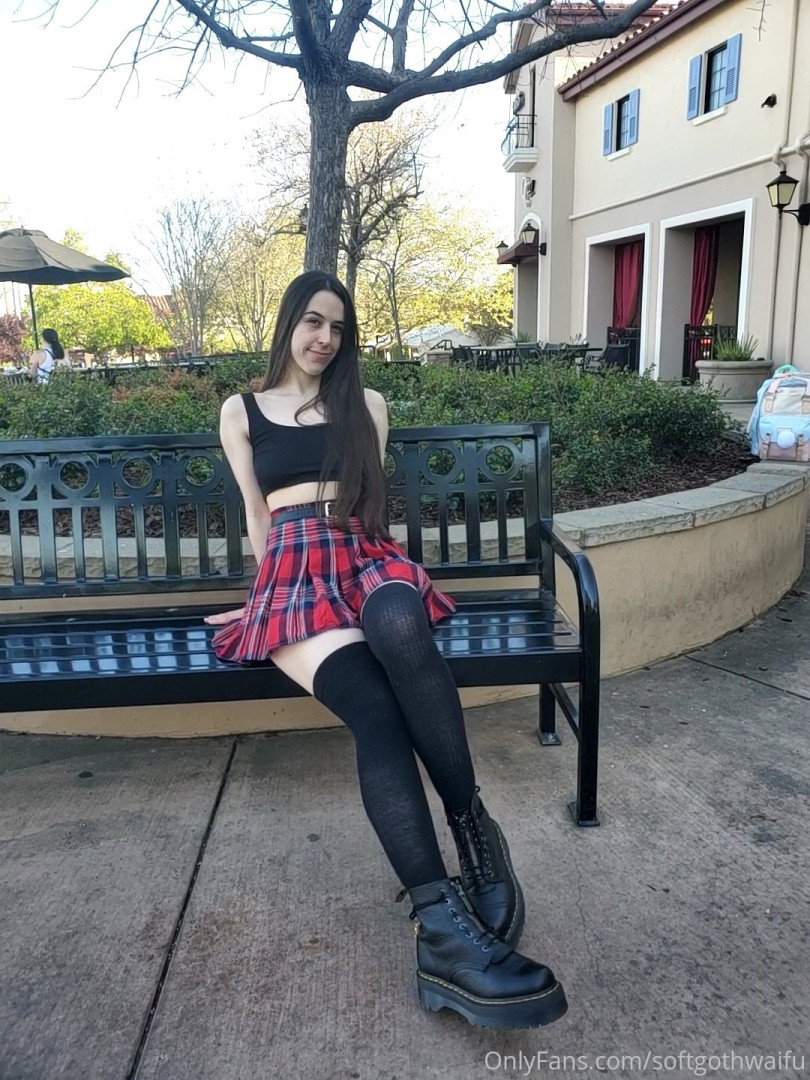 Photo by softgothwaifu published on May 17,2023 20:24:28 - BestThots