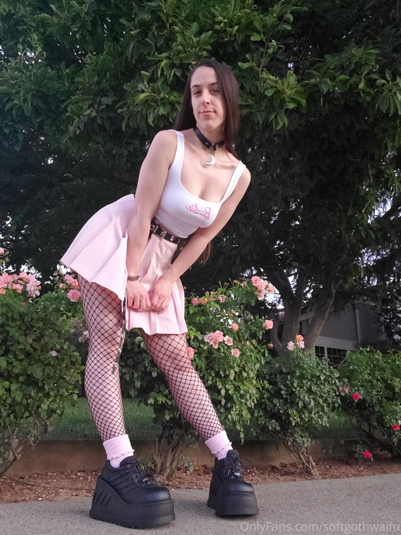Photo by softgothwaifu published on May 17,2023 20:24:29 - BestThots