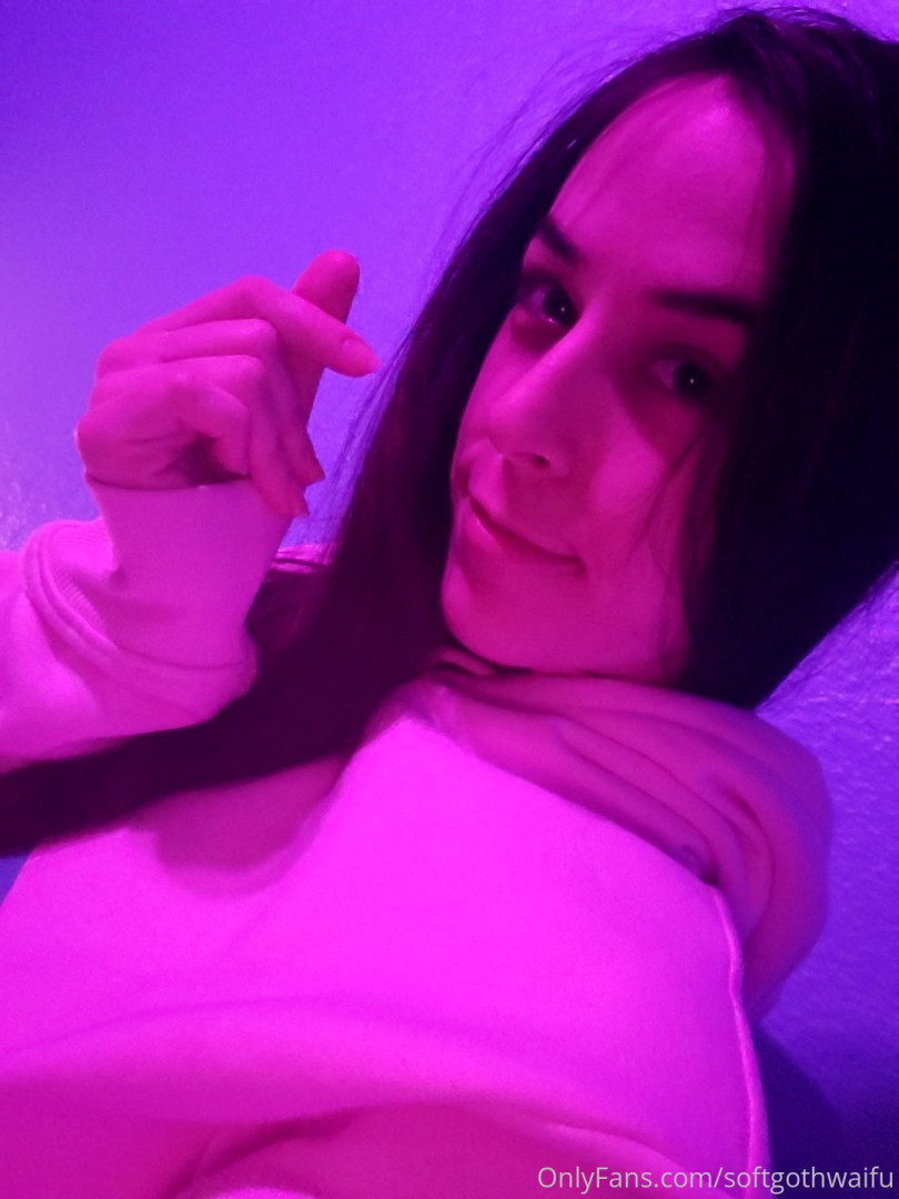 Photo by softgothwaifu published on May 17,2023 20:24:32 - BestThots