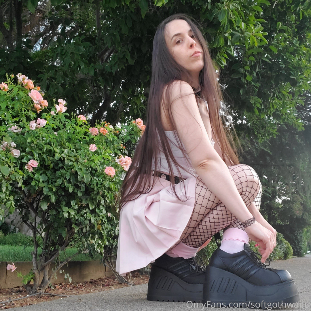 Photo by softgothwaifu published on May 17,2023 20:25:19 - BestThots