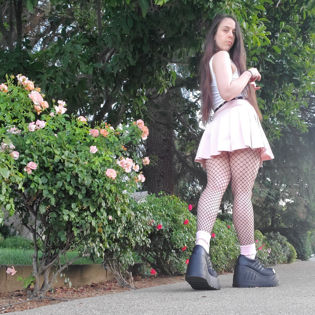 Photo by softgothwaifu published on May 17,2023 20:26:27 - BestThots