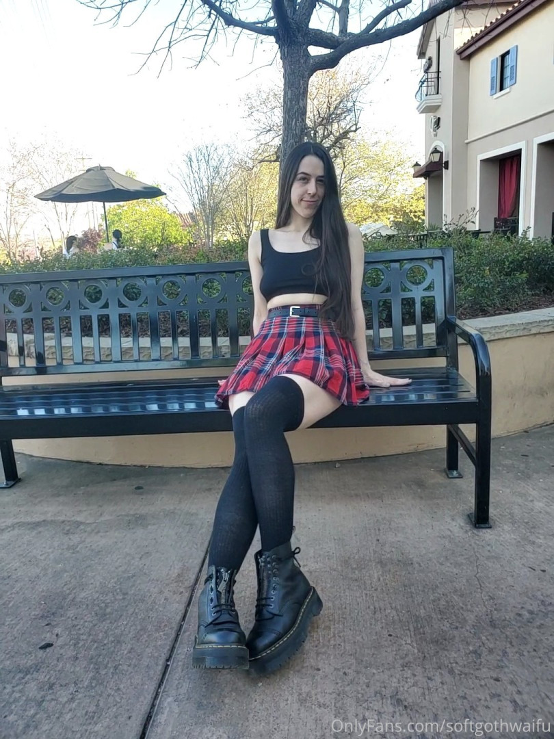 Photo by softgothwaifu published on May 17,2023 20:26:39 - BestThots