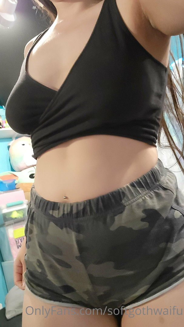 Photo by softgothwaifu published on May 17,2023 20:26:52 - BestThots