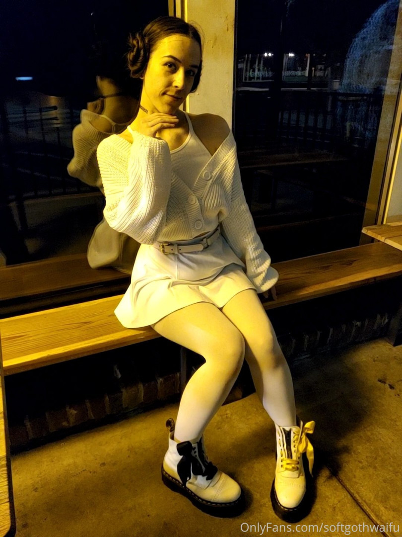 Photo by softgothwaifu published on May 17,2023 20:27:05 - BestThots