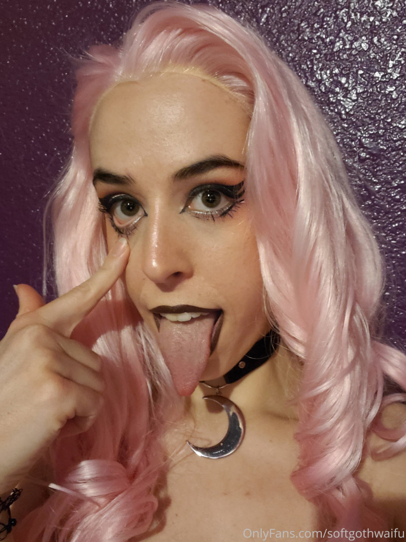 Photo by softgothwaifu published on May 17,2023 20:27:45 - BestThots