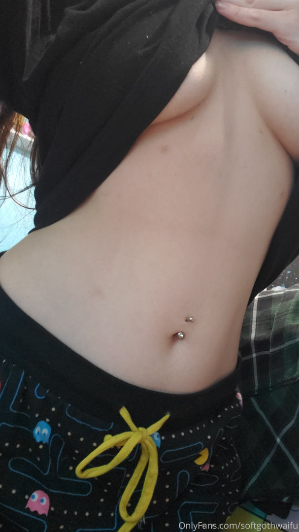 Photo by softgothwaifu published on May 17,2023 20:31:12 - BestThots