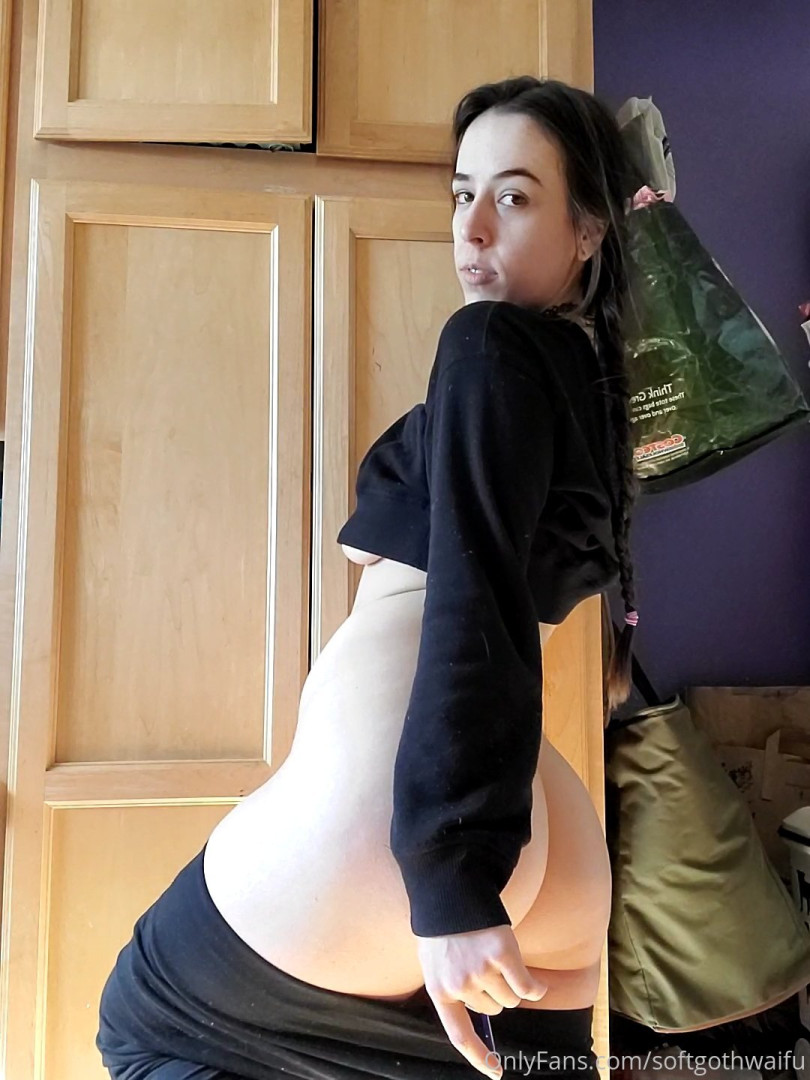 Photo by softgothwaifu published on May 17,2023 20:31:22 - BestThots