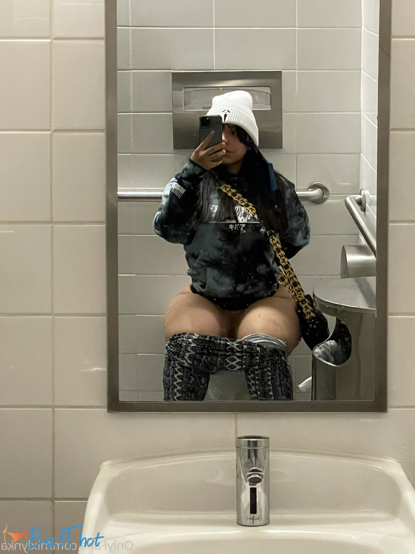 Photo by nixlynka published on December 11,2024 21:37:50 - BestThots