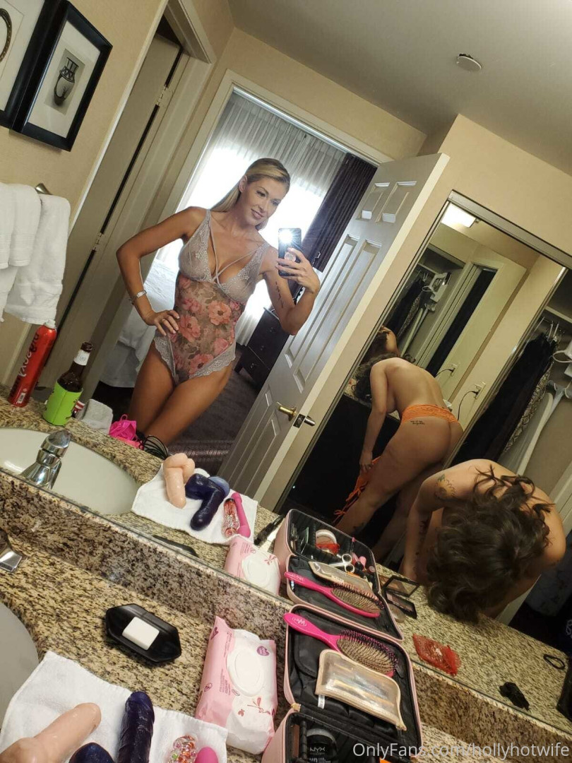 Photo by hollyhotwife published on August 31,2023 07:57:38 - BestThots