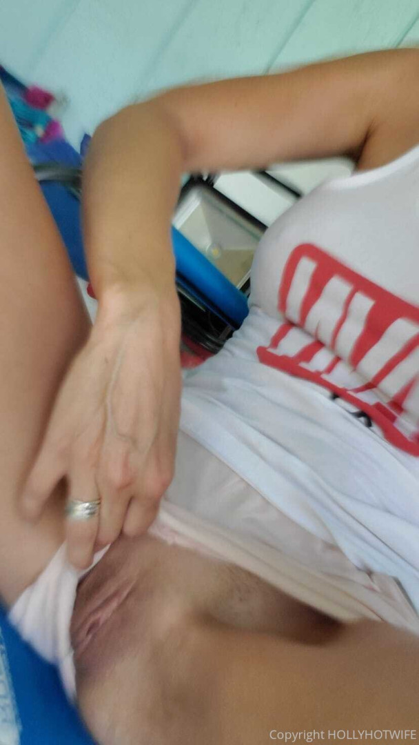Photo by hollyhotwife published on August 31,2023 11:10:29 - BestThots