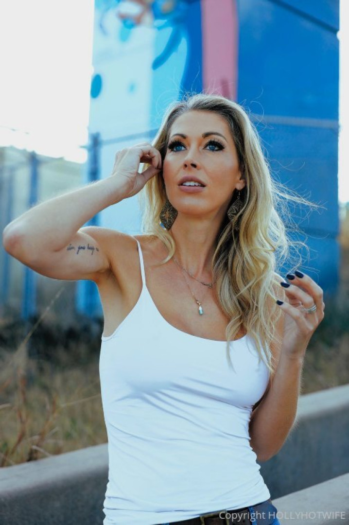 Photo by hollyhotwife published on August 31,2023 12:14:02 - BestThots